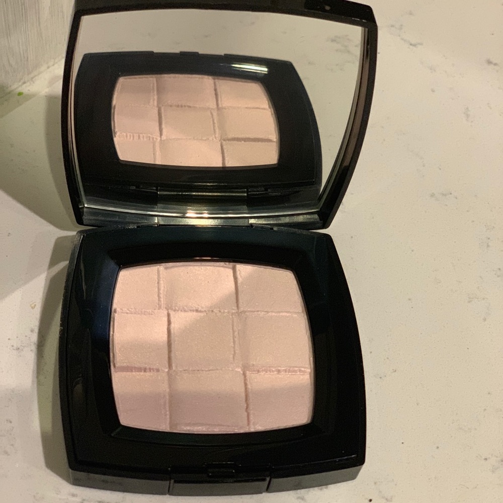 COPY - Chanel “Ruban Perle Elluminator Moonlight”